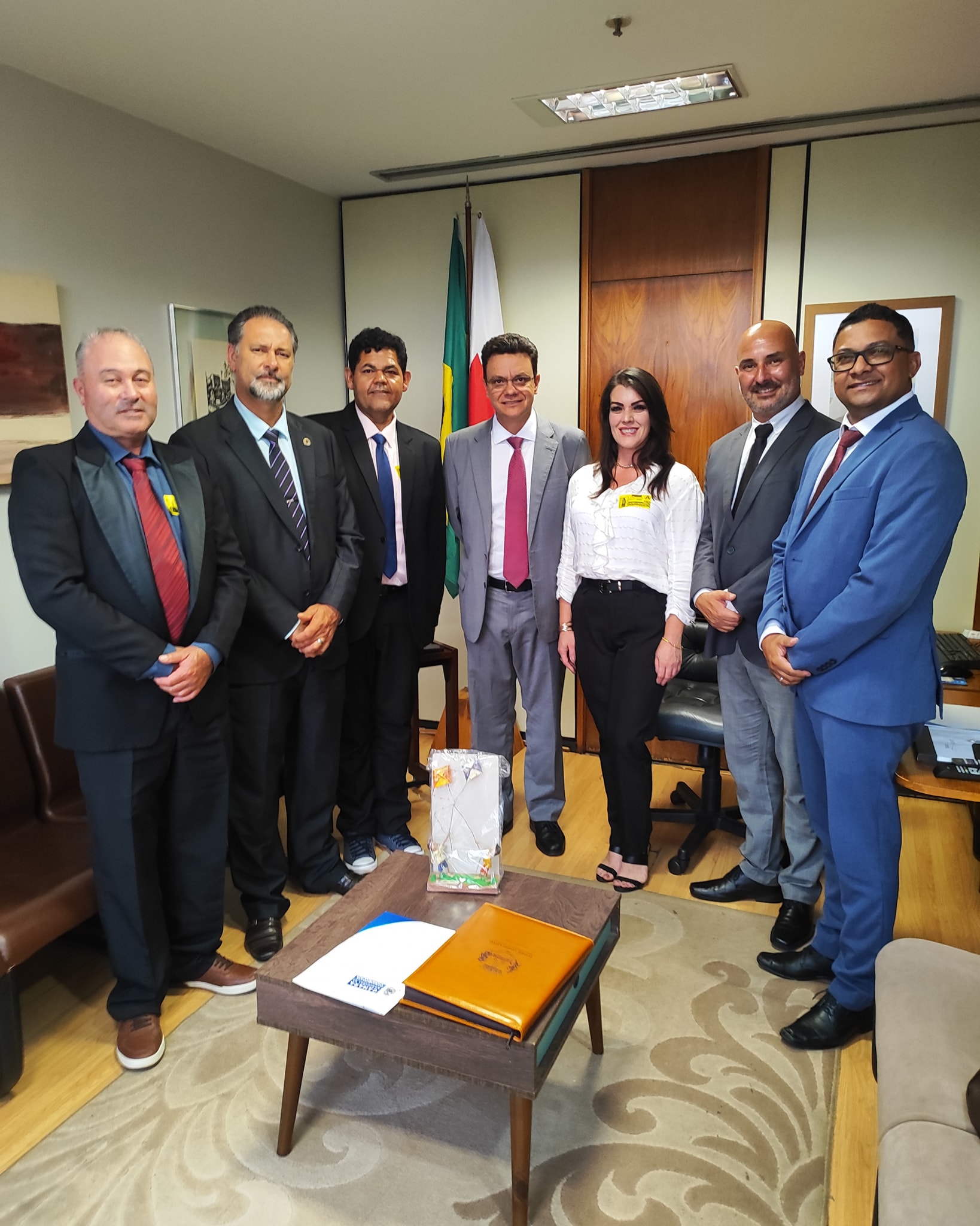 Photo by Câmara Municipal de Camanducaia in Brasília, Brazil with @nascimentovinicius, @enfshirley, @odaircunhamg, @serginhovargasjunior, @dudemonteverde, @ailton_sousa_8, @reginaldo_oliveira259, @leandrodojaguary, and @ashirleyenfermeira. May be an image of office and text.